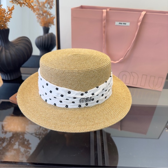 🤎 Miu Miu Straw Boater – Natural w/ White Floral Band & Crystal Logo | NWT - Picture 2 of 8